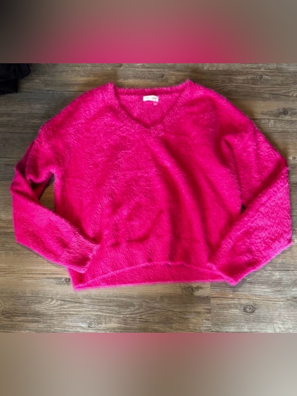 Gemma + Jane Pink Eyelash Fuzzy V-Neck Sweater Size Small